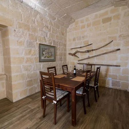 Hébergement de vacances 4 Bedroom With Private Pool *