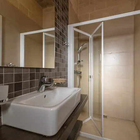 度假居 4 Bedroom With Private Pool Għarb