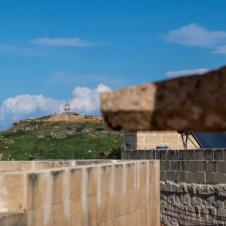 4 Bedroom With Private Pool * Għarb