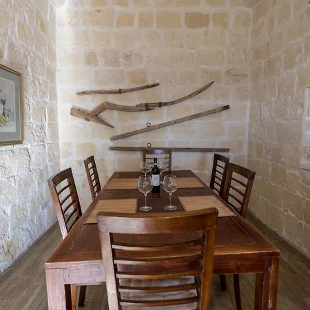 4 Bedroom With Private Pool * Għarb