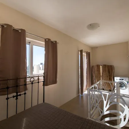 Hébergement de vacances 4 Bedroom With Private Pool *
