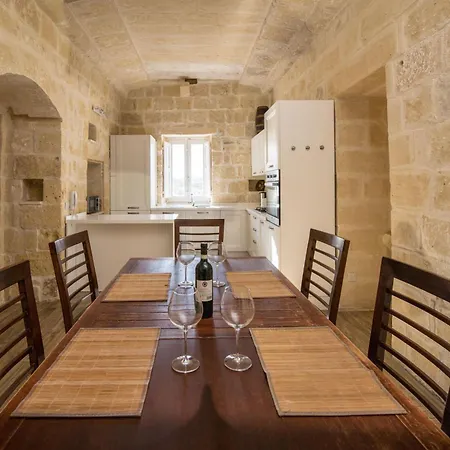 度假居 4 Bedroom With Private Pool Għarb