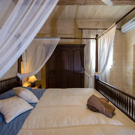 4 Bedroom With Private Pool Hébergement de vacances *