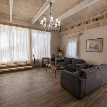 4 Bedroom With Private Pool * Għarb